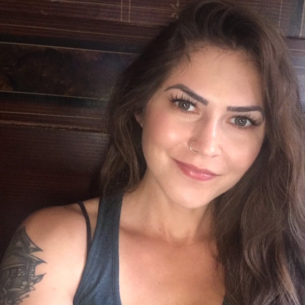 Meet your Posher, Larissa